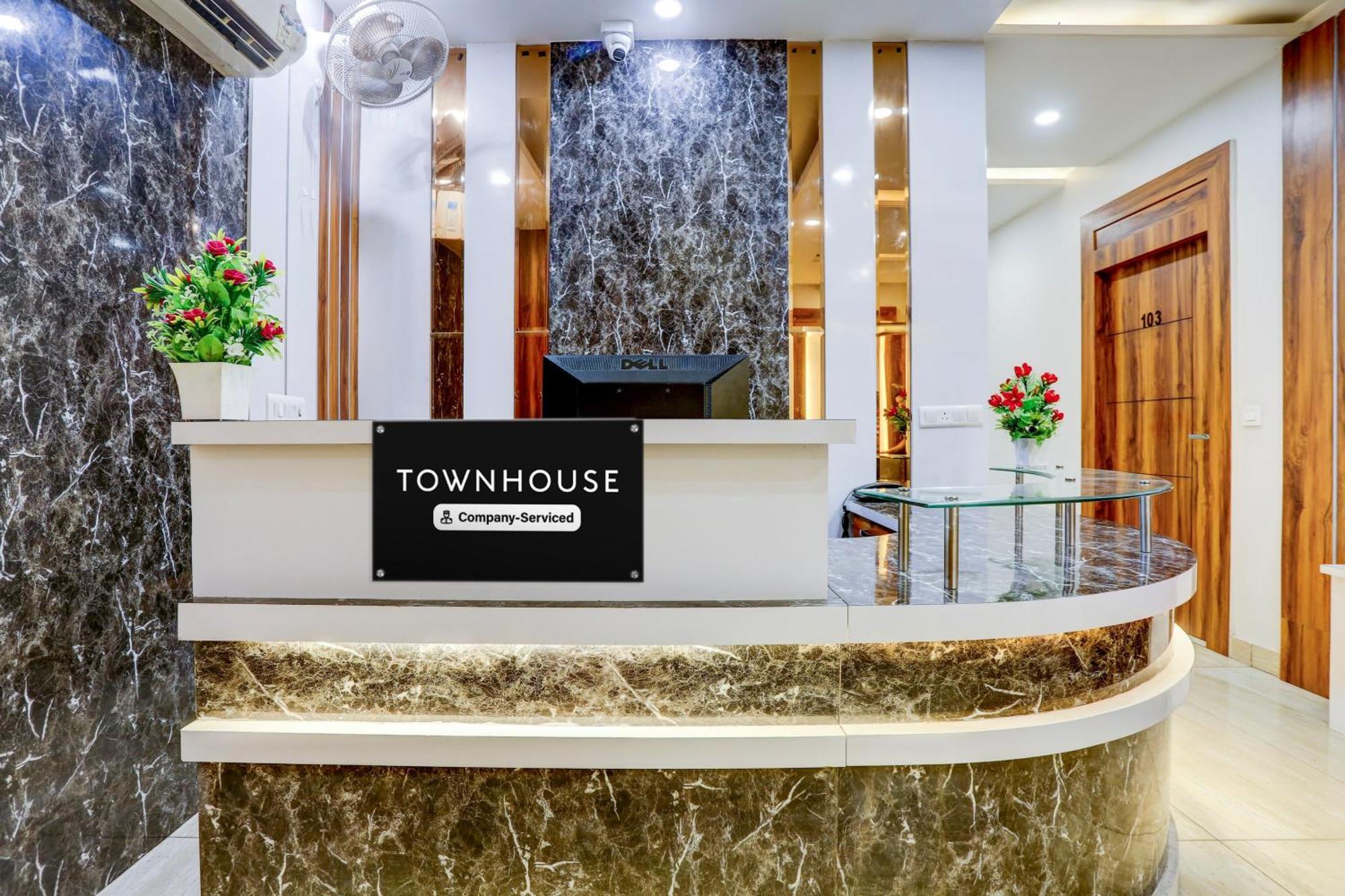 Super Townhouse Model Town Rohtak Formerly Hotel Tathastu Exterior foto