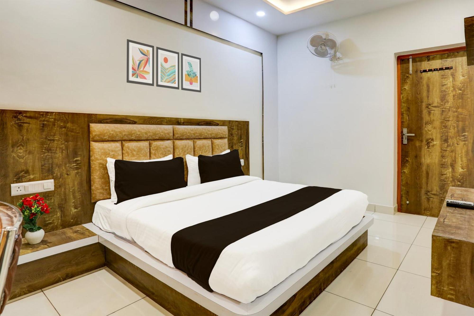 Super Townhouse Model Town Rohtak Formerly Hotel Tathastu Exterior foto
