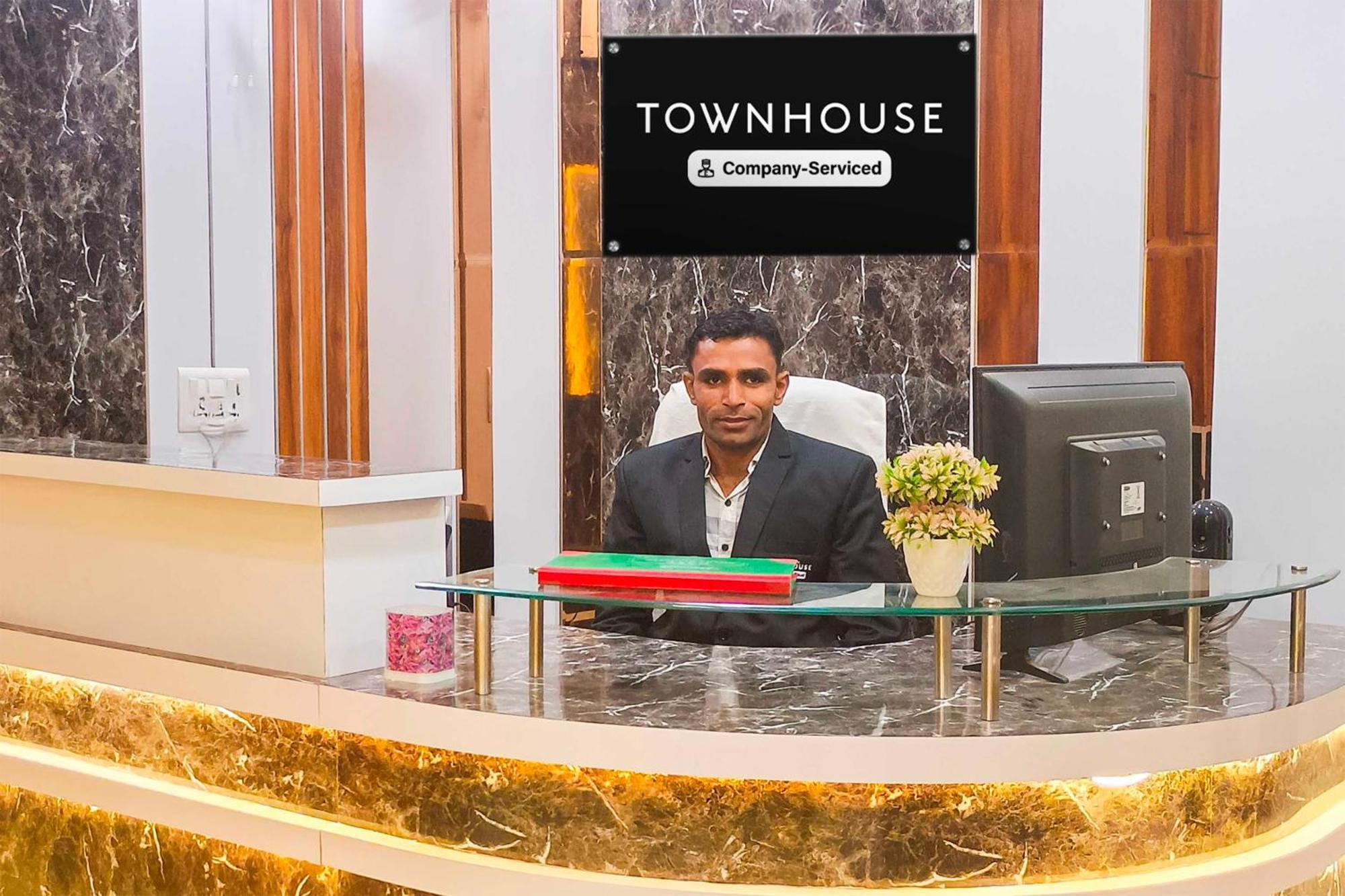 Super Townhouse Model Town Rohtak Formerly Hotel Tathastu Exterior foto